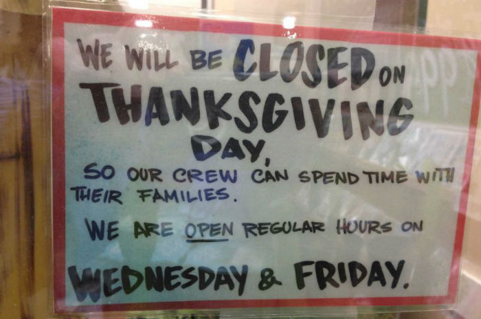 Trader Joe's closed Thanksgiving sign